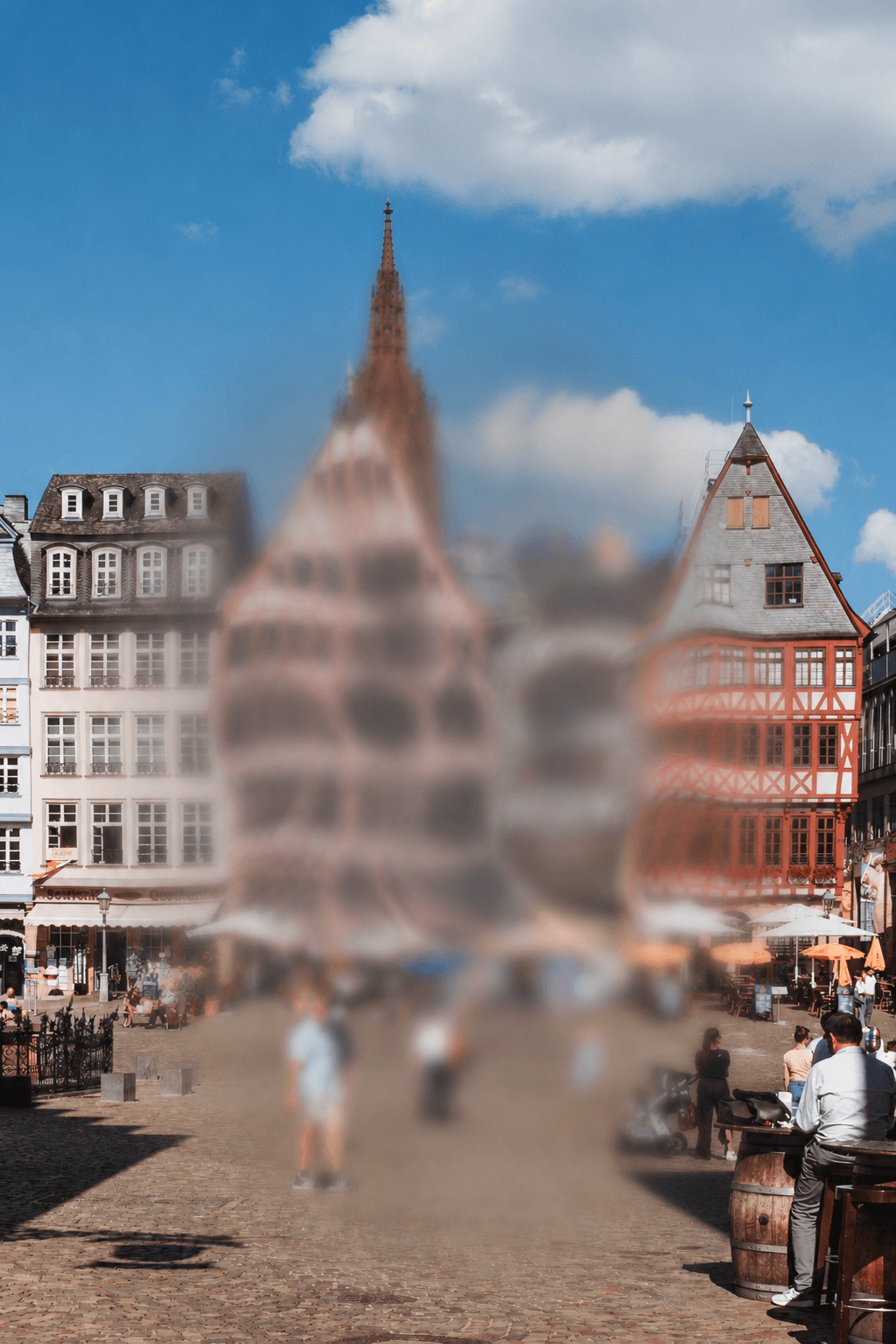 Illustrative Simulation eines diabetischen Makulaödems mit vor allem zentraler diffuser Unschärfe und möglicher leichter Verzerrung